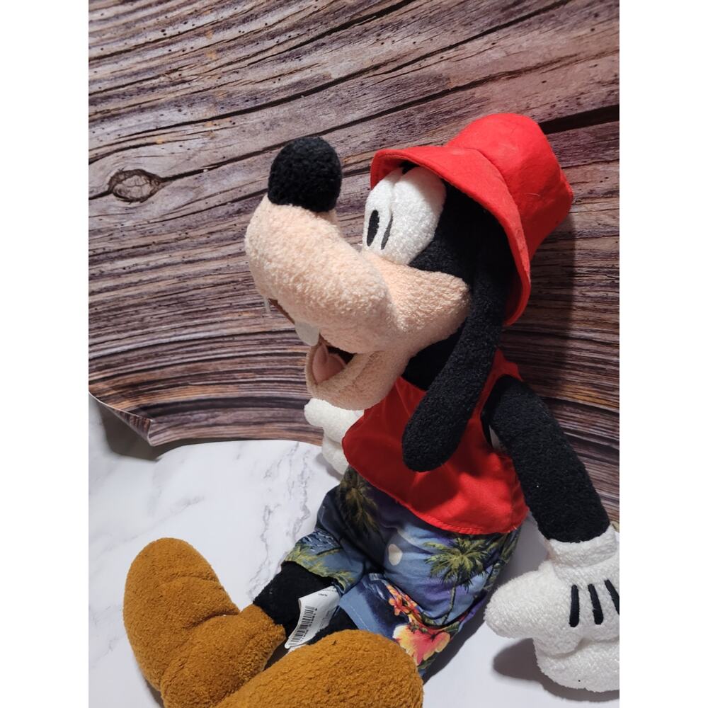 Disney Pool party disney store vintage goofy plush